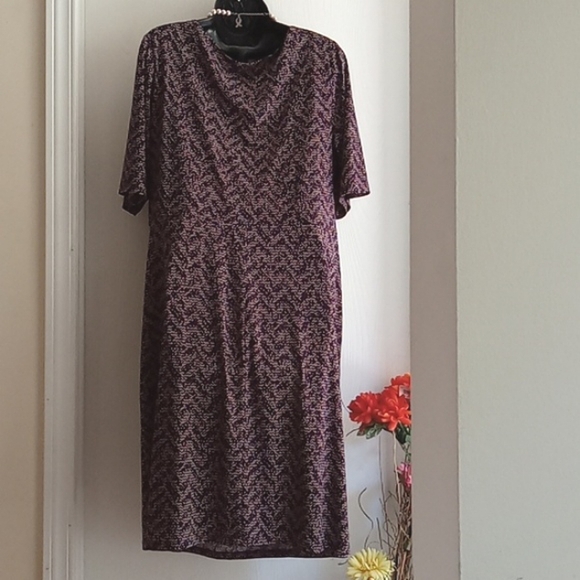 Laura Plus | Purple & Cream Chevron Patterned Dress - Picture 5 of 10